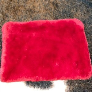 Red Fur Clutch